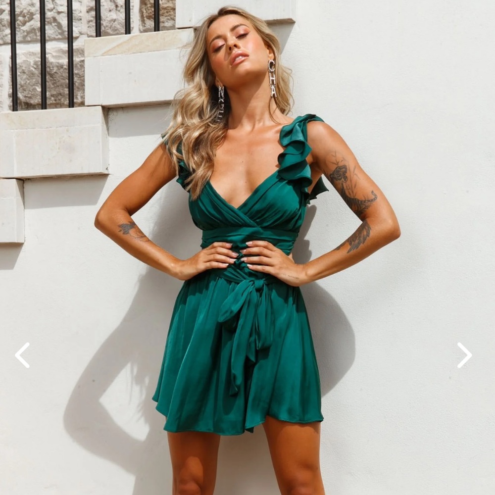 NWT Selfie Leslie: LOLA RUFFLE SHOULDER RUCHED DRESS FOREST GREEN
